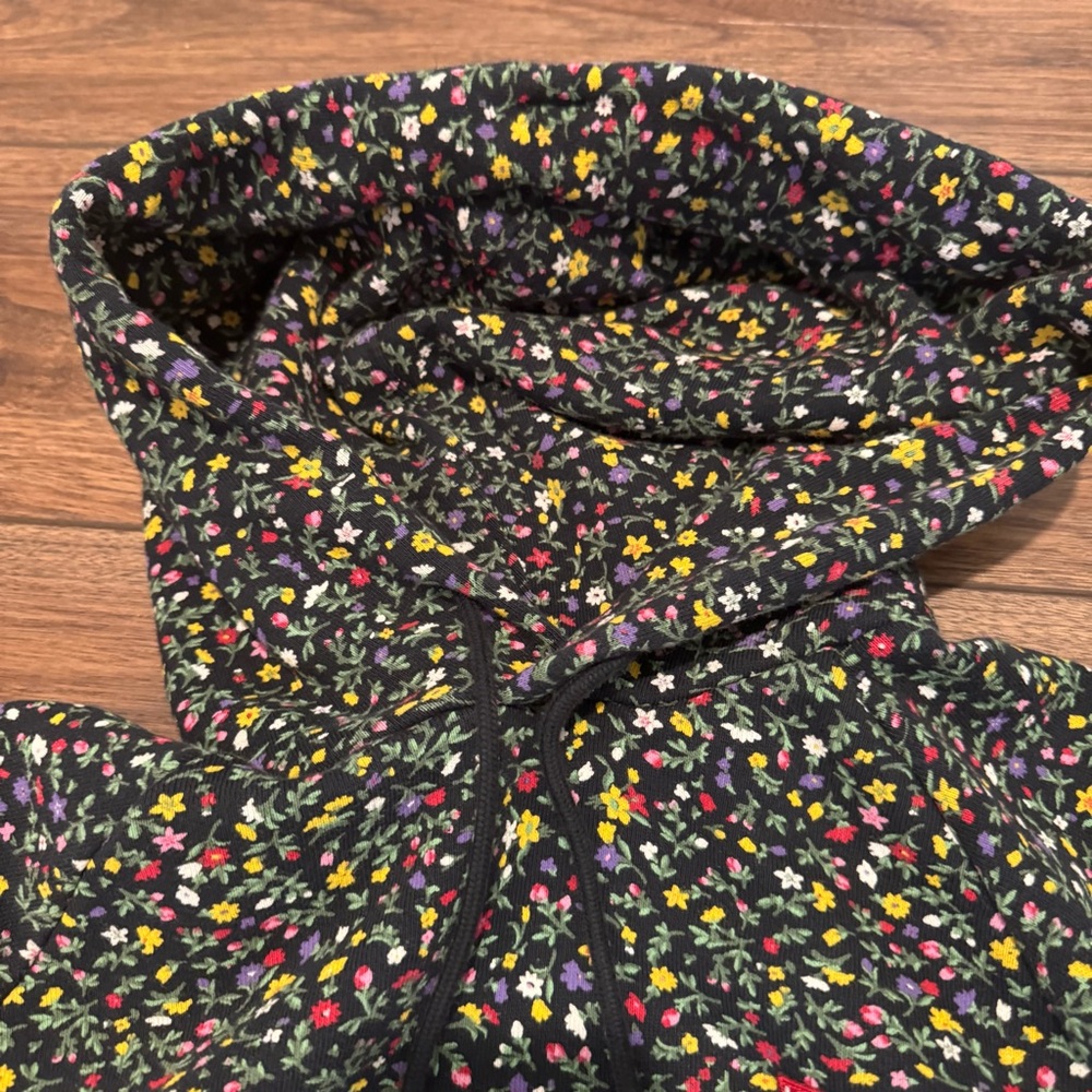 Levi's Black Floral Knit Crop Hoodie size Medium